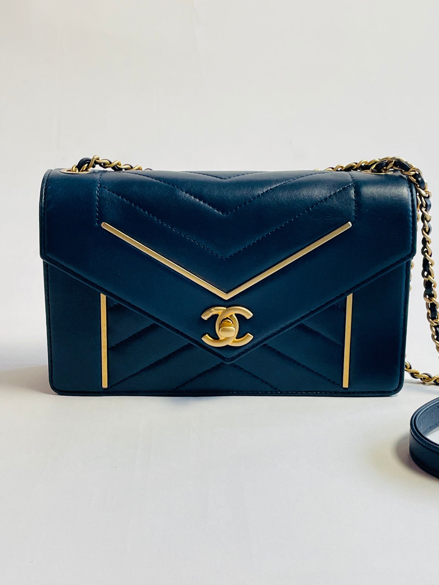 CHANEL small single flap chevron bag